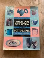 Vormengids voor de pottenbakker Neal French, Hobby en Vrije tijd, Pottenbakken, Verzenden, Gebruikt