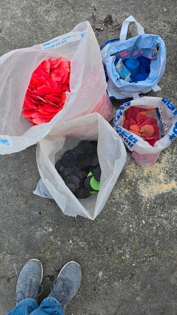 Uniclips( doppen ) voor bijv. isolatie vast te zetten  beschikbaar voor biedingen