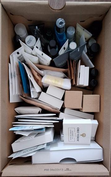 +130 hotel toiletartikelen / mini's / hotel items beschikbaar voor biedingen