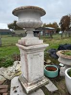 Tuinvaas bloempot op sokkel - 2 stuks, Tuin en Terras, Tuinbeelden, Ophalen, Gebruikt, Beton, Overige typen