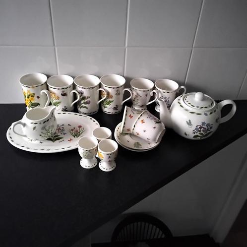 The sweet lake meadow herb Leonardo butterfly  collection, Huis en Inrichting, Keuken | Servies, Kop(pen) en/of Schotel(s), Overige stijlen