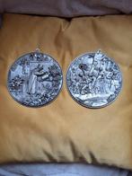 2x tin wand bord gemerkt ca 15cm doorsnee antiek onbeschadig, Antiek en Kunst, Antiek | Wandborden en Tegels, Ophalen of Verzenden