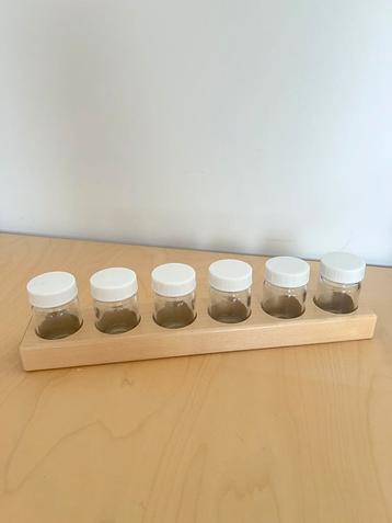 Houten houder met 6 glazen verfpotjes Walforf (Zgan) beschikbaar voor biedingen