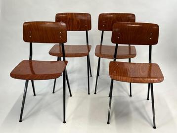 4 Ynske Kooistra schoolstoelen, model 102 beschikbaar voor biedingen