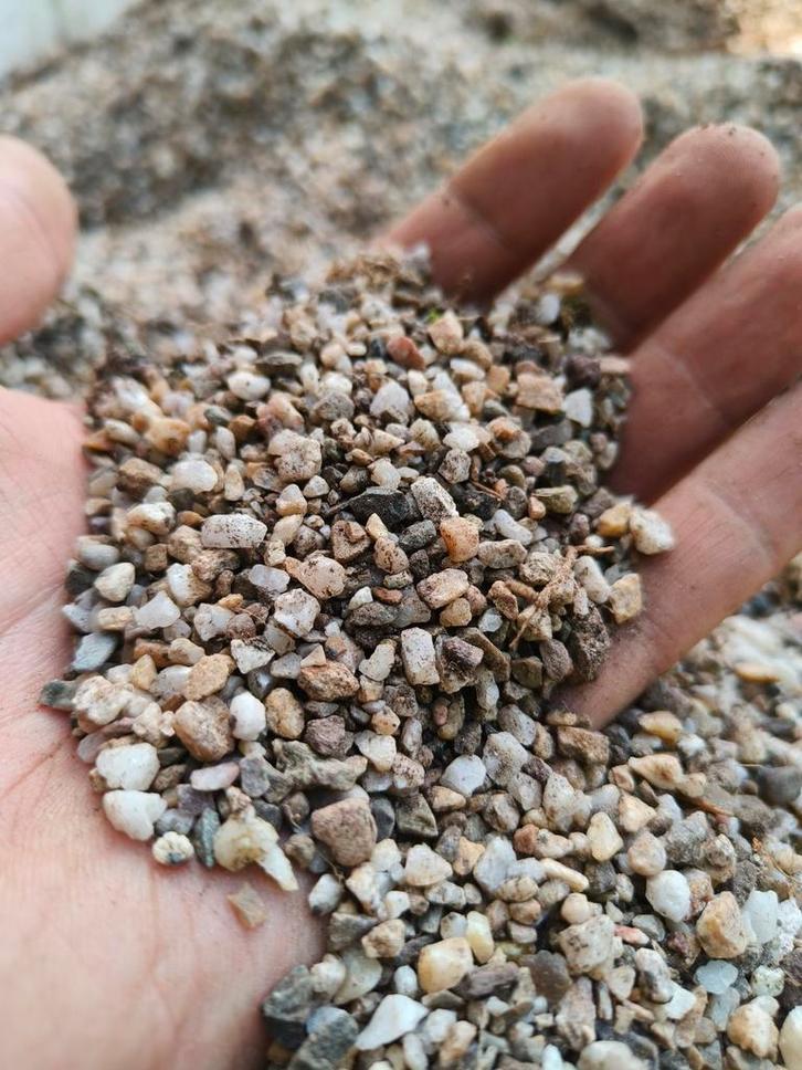 Gratis: fijnmazig grind / gravel (voor bijvoorbeeld oprit), Tuin en Terras, Grind, Keien en Split, Zo goed als nieuw, Overige materialen