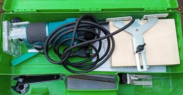 Makita 3711 kantenfrees met freesset  beschikbaar voor biedingen