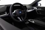 BMW iX2 xDrive30 High Executive M Sport 65kWh / Panoramadak, Auto's, BMW, Automaat, X2, Zwart, Blauw