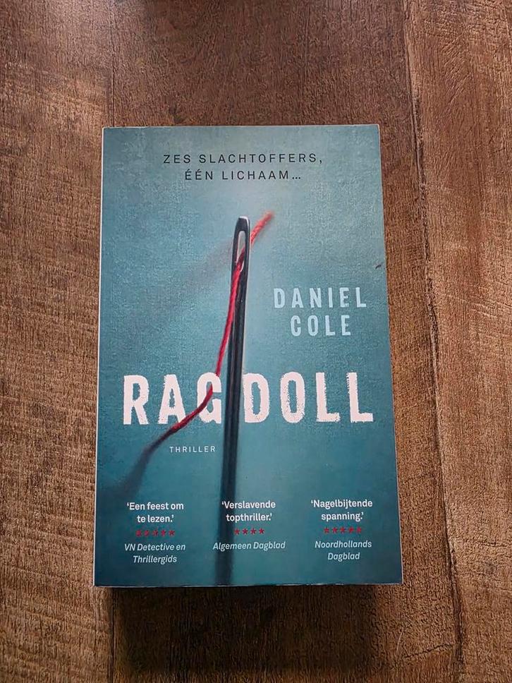 Daniel Cole - Ragdoll, Boeken, Thrillers, Zo goed als nieuw, Ophalen of Verzenden