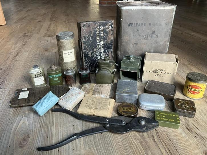 Brits; kaveltje met div items., Verzamelen, Militaria | Tweede Wereldoorlog, Landmacht, Overige typen, Engeland, Ophalen of Verzenden