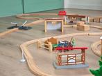 Houten treinbaan, met accessoires en elektrisch treintje, Kinderen en Baby's, Ophalen, Gebruikt