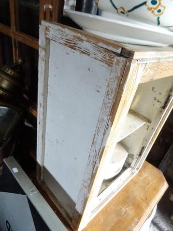 diverse antieke brocante kasten / kastjes beschikbaar voor biedingen