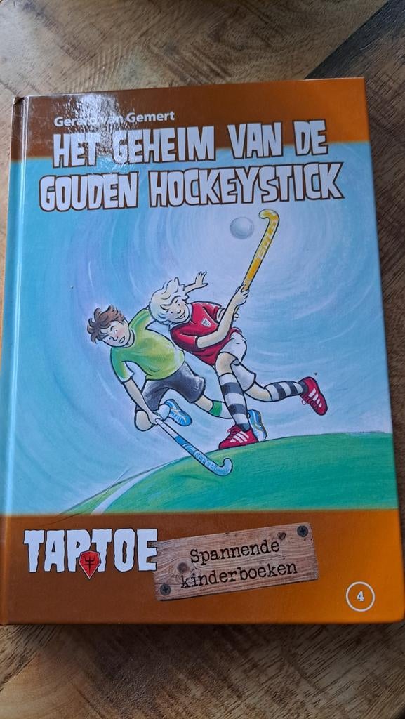 Het Geheim van de Gouden Hockeystick - Gerard van Gemert, Boeken, Ophalen of Verzenden, Zo goed als nieuw