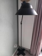 Mat zwarte industriële vloerlamp, Ophalen, Zo goed als nieuw, 150 tot 200 cm