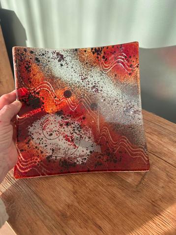 Iris Glass Greece Griekenland Glasfusing Schaal Rood Zilver beschikbaar voor biedingen