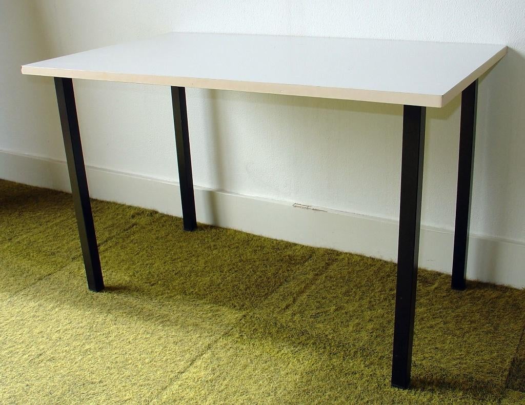 Stevige Vintage bijzettafel, Scandinavisch design, Gebruikt, Metaal of Aluminium, 75 cm of meer