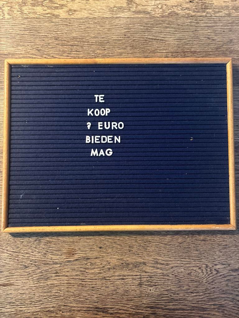 Letterbord met letters in sigarenkistje, Ophalen of Verzenden, Gebruikt, Overige typen