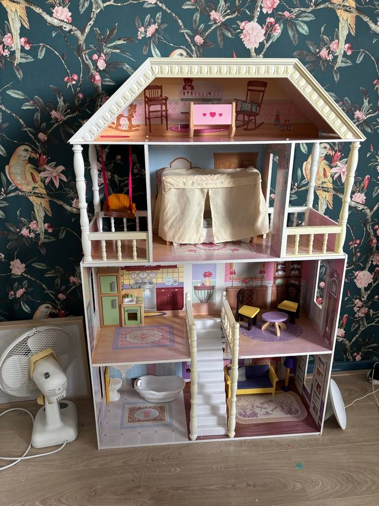 Groot poppenhuis/barbiehuis met meubels, Ophalen, Gebruikt, Meisje