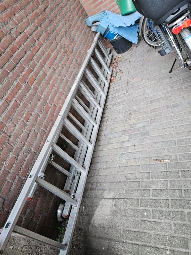 Stevige aluminium ladder - Ideaal voor diverse klussen, Ophalen, Gebruikt, Ladder, Opvouwbaar of Inschuifbaar