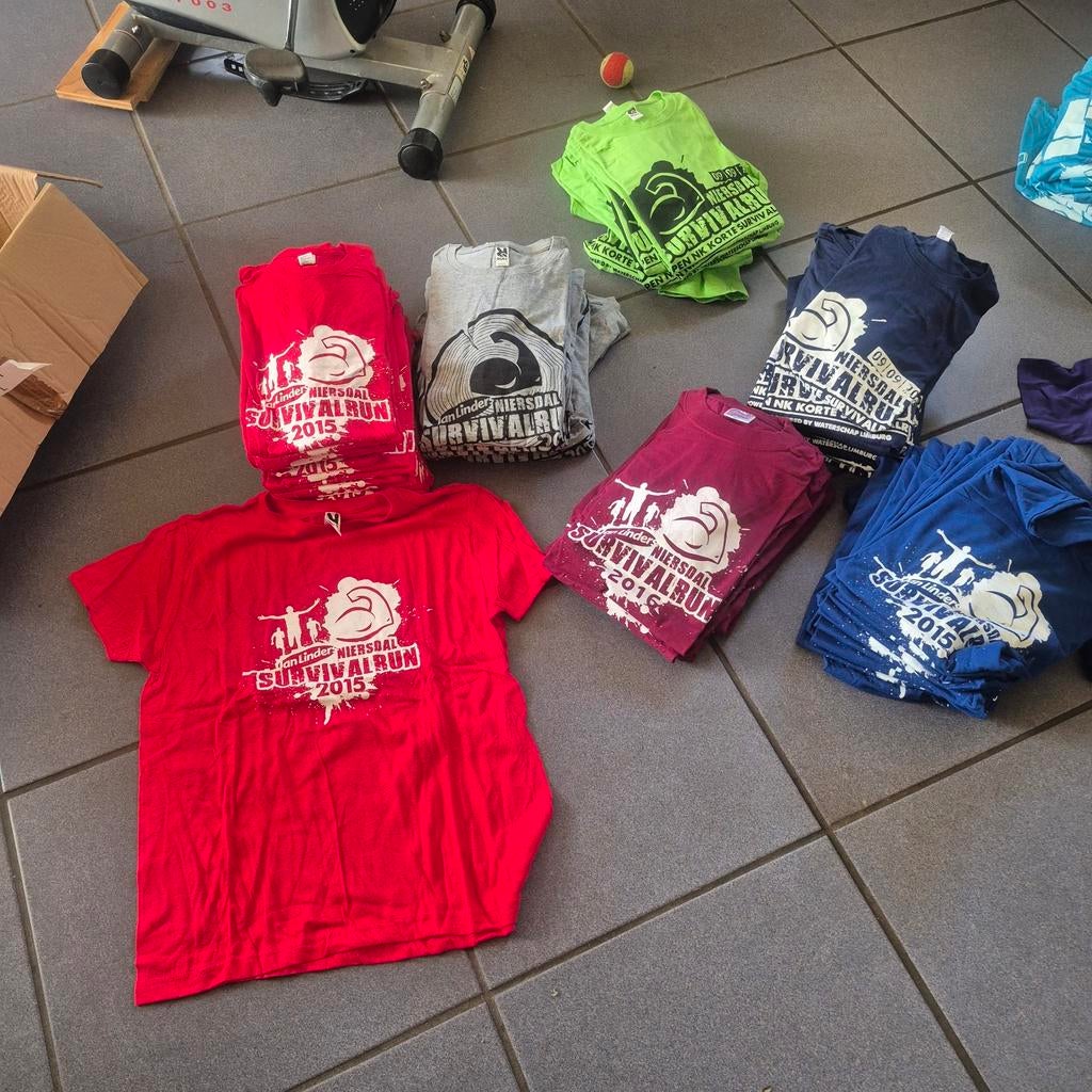 143 T-shirts te koop - Diverse kleuren en maten, Ophalen of Verzenden, Nieuw, Overige maten, Overige kleuren