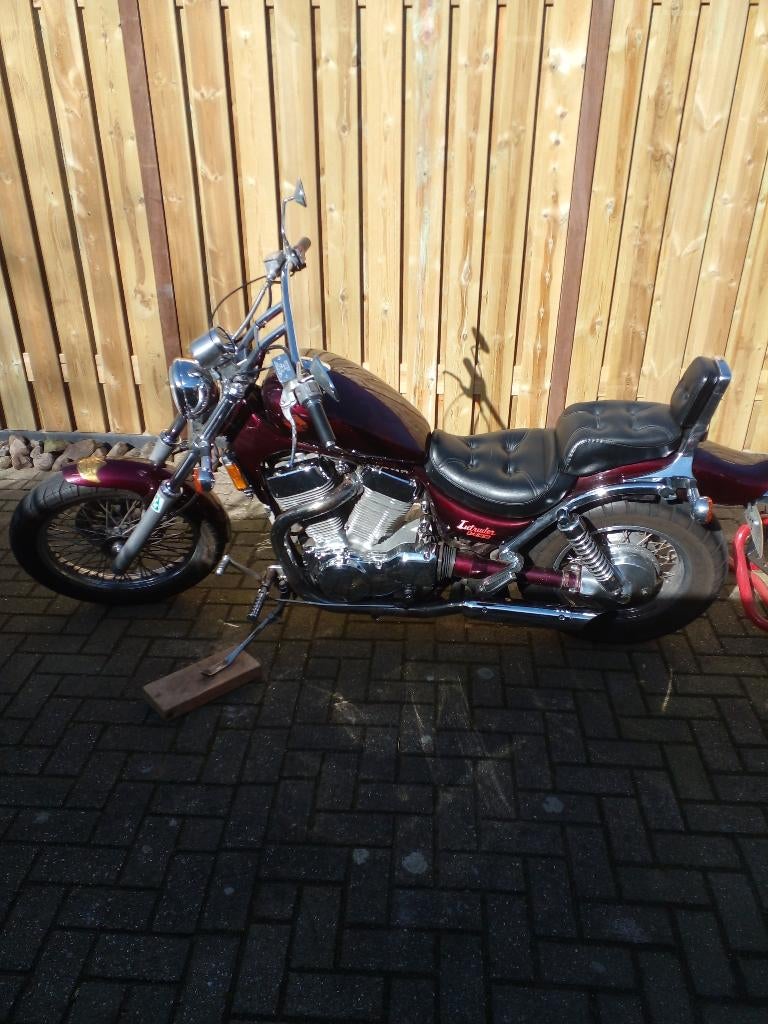 Mooie Suzuki intruder vs 1400, Cardan-aandrijving, 2 cilinders, 1400 cc, Particulier