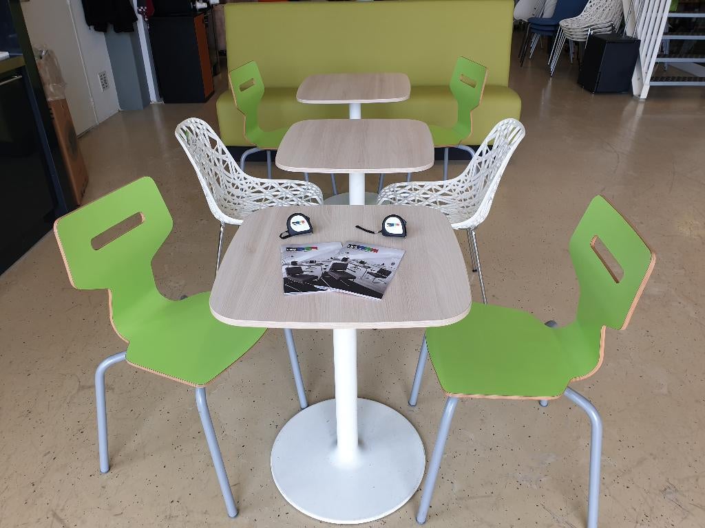 Kantine stoelen, tafeltjes 60*60, treinbank, Ophalen, Zo goed als nieuw, Metaal, Vijf, Zes of meer stoelen
