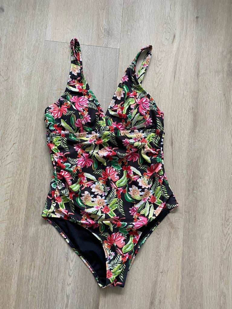 Dames badpak met bloemdessin van We maat M, Ophalen of Verzenden, Gedragen, Overige kleuren, Badpak