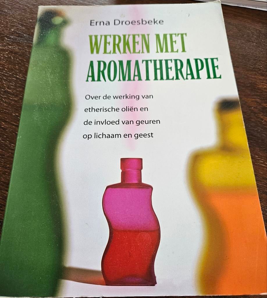 E. Droesbeke - Werken met aromatherapie, Ophalen of Verzenden, Zo goed als nieuw, Instructieboek, Overige onderwerpen