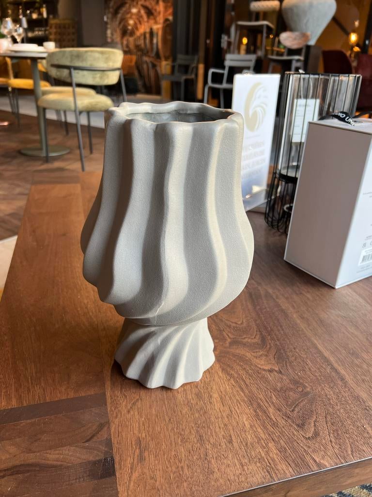 Ptmd Swirl Vaas - Nieuw in doos!- Grijs- Retourdeal, Overige materialen, Overige kleuren, Nieuw, Ophalen of Verzenden