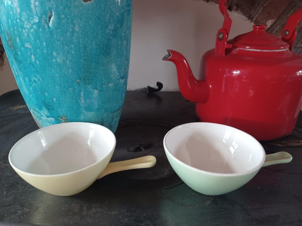 2 pastel soepkommen california.  Regout en boch, Ophalen of Verzenden