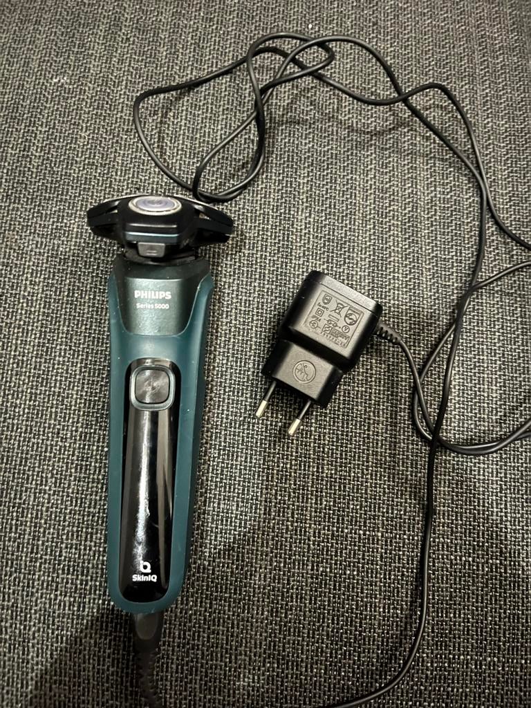 Philips Series 5000 Scheerapparaat met oplader, Ophalen of Verzenden, Gebruikt, Scheren en Epileren