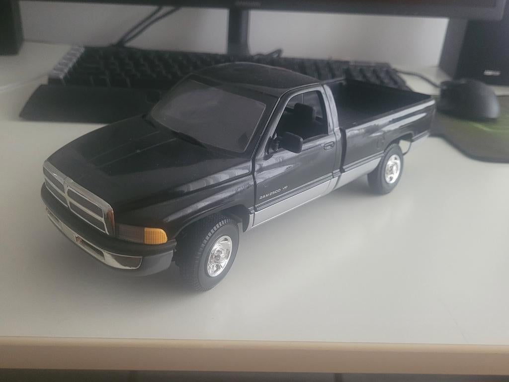 Dodge ram pick-up, Hobby en Vrije tijd, Modelauto's | 1:18, Nieuw, Ophalen of Verzenden, E, E