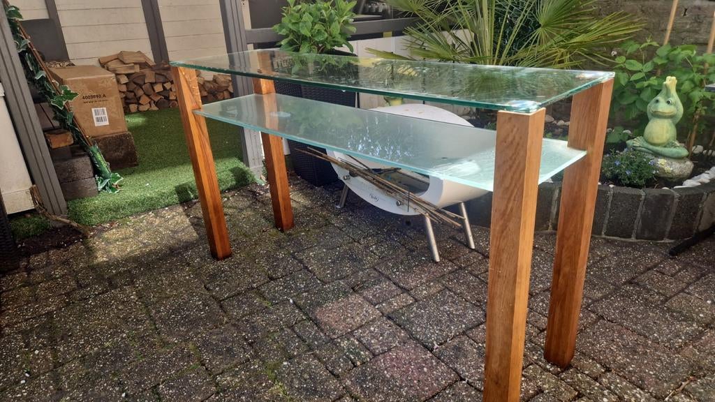 Mooie glazen sidetable met houten poten, Tuin en Terras, Tuinsets en Loungesets, Ophalen, 2 zitplaatsen