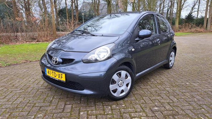 Toyota Aygo 1.0-12V + 5drs AIRCO CV DEALER OH! UNIEK NETJES!, Auto's, Toyota, Bedrijf, Te koop, Aygo, ABS, Airbags, Airconditioning