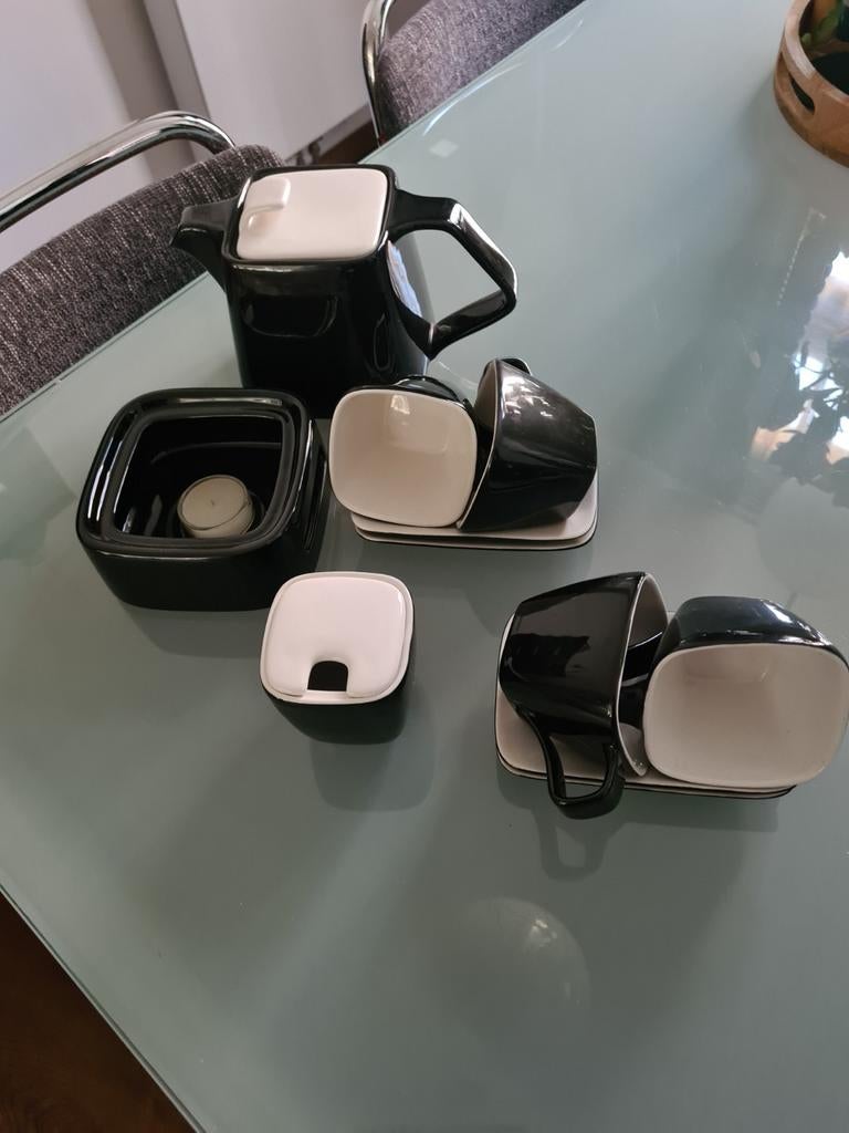 Zwarte Bredemeijer servies zie beschrijving! in totaal 13 D, Ophalen, Zo goed als nieuw, Effen, Kop(pen) en/of Schotel(s)