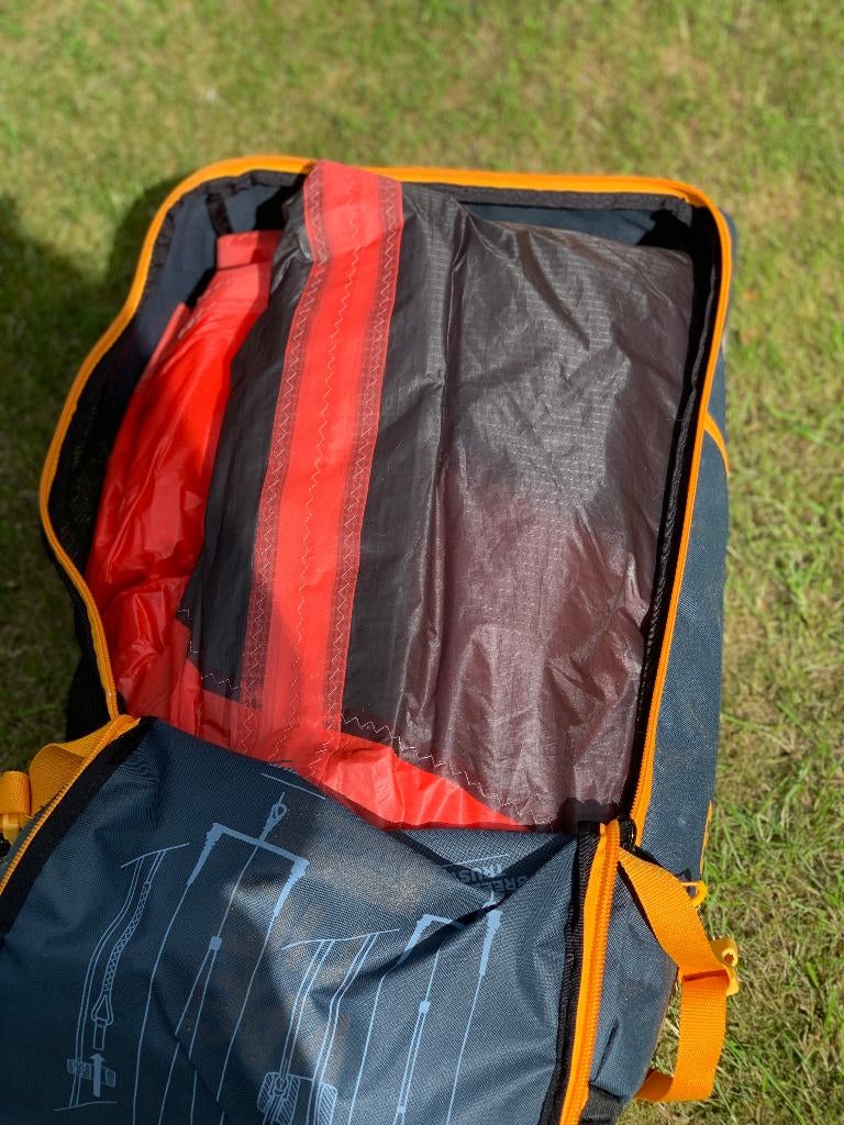 F-ONE Bandit Kite- 11m2 Coral, Coral/Basalt, 11m2, Watersport en Boten, Ophalen, Geen board, 11 m², Zo goed als nieuw