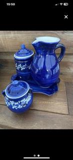 Keramiek set: kan, potten en dienblad - Sangria/Water, Antiek en Kunst, Ophalen