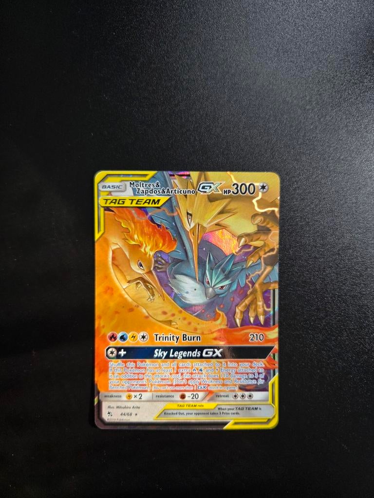Moltres Zapdos & Articuno GX Pokemon Hidden fates, Ophalen, Zo goed als nieuw, Booster, Foil