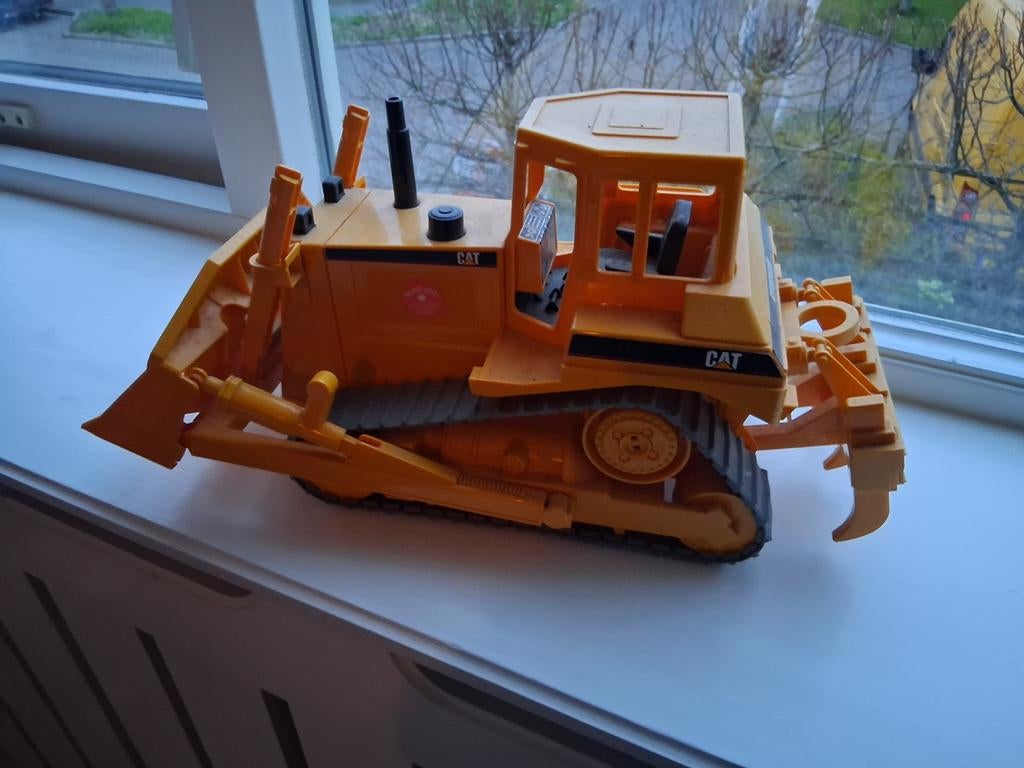 Bruder Caterpillar, Ophalen, Zo goed als nieuw
