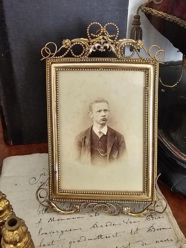 Zeer aparte antieke FOTOLIJST/ fotolijstje parelrand strik, Audio, Tv en Foto, Fotografie | Fotolijsten, Ophalen of Verzenden