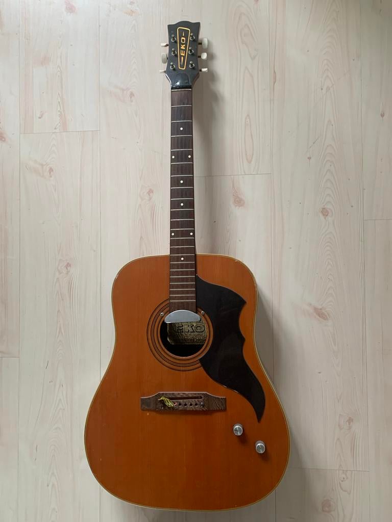 Vintage Eko Gitaar - Model met metalen snaren, met element., Muziek en Instrumenten, Snaarinstrumenten | Gitaren | Akoestisch