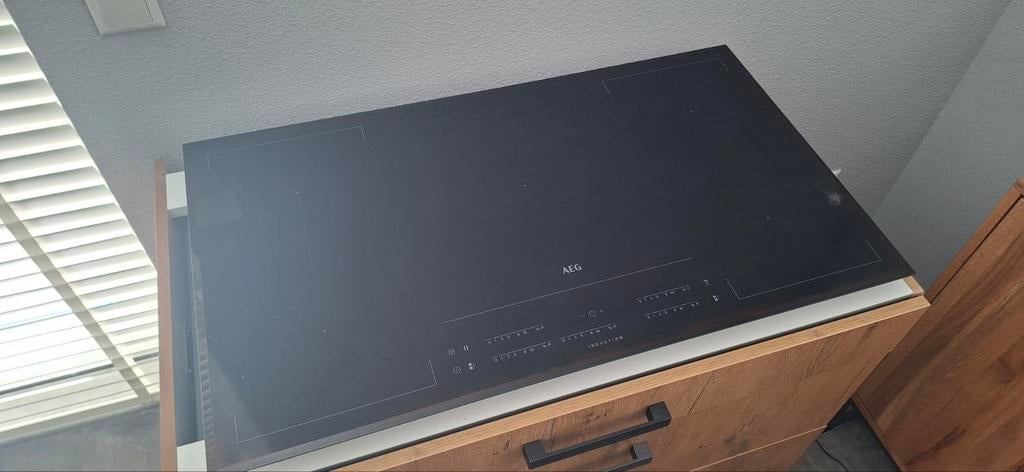 AEG Inductiekookplaat 5 zones, Ophalen, 4 kookzones, Zo goed als nieuw, Inbouw