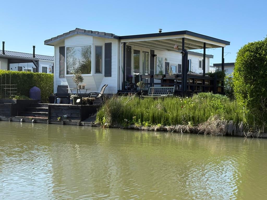 Recreatiewoning aan het water in de Betuwe, Huizen en Kamers, Recreatiewoningen te koop, 38 m², Chalet, Gelderland, 2 slaapkamers