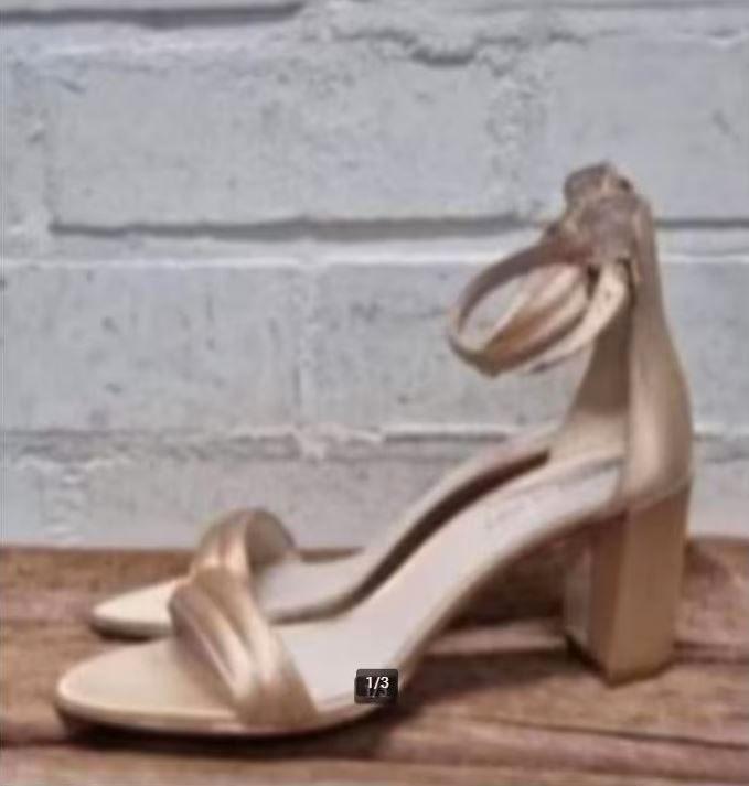 Kenneth Cole - Mooie gouden sandalen maat 42 - Nieuw, Kleding | Dames, Schoenen, Nieuw, Sandalen of Muiltjes, Overige kleuren