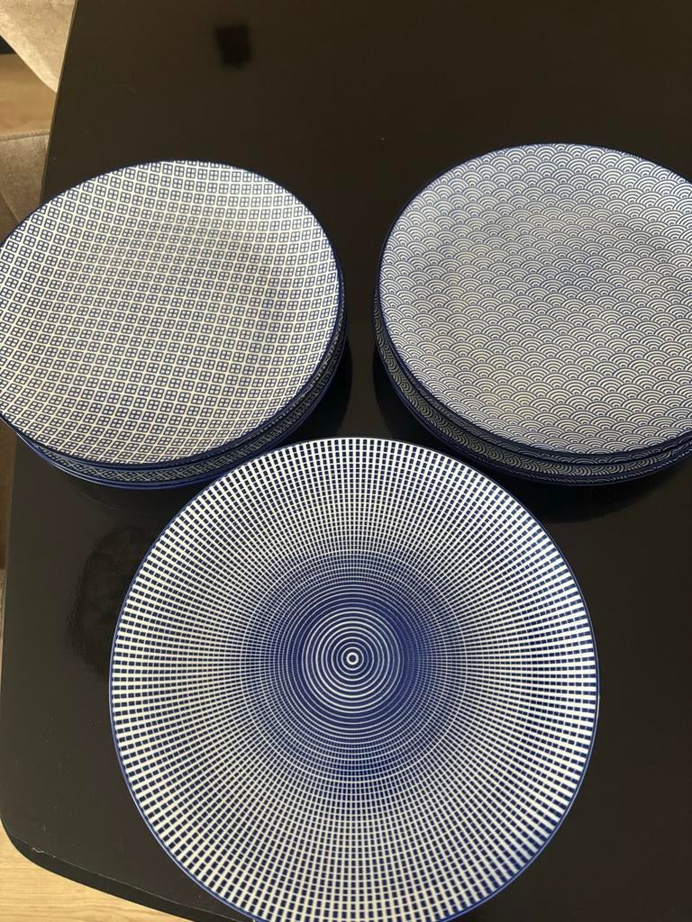 Björn Serviesborden - 12 stuks, Blauw/Wit Patroon, Huis en Inrichting, Keuken | Servies, Ophalen, Keramiek, Zo goed als nieuw