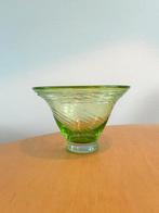 Handgemaakte lichtgroene glazen vaas, Ophalen of Verzenden