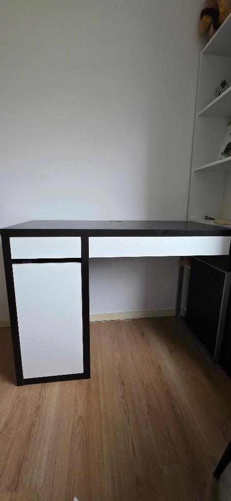 Bureau Micke Zwart/wit, Huis en Inrichting, Bureaus, Gebruikt, Bureau, Ophalen