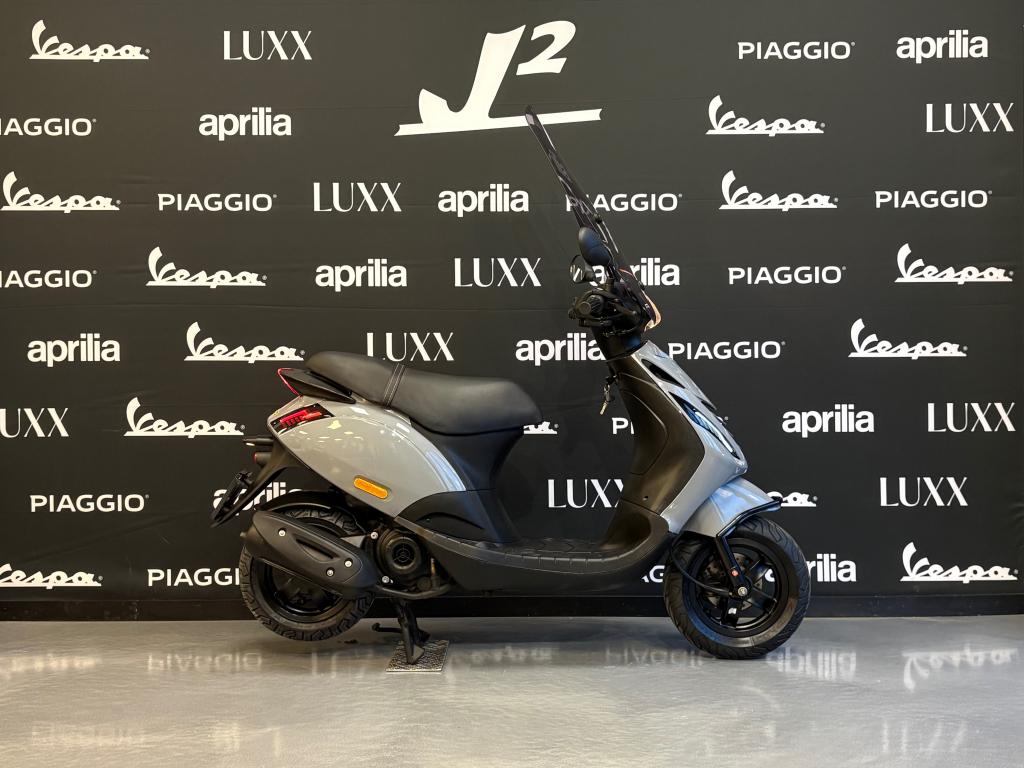 Piaggio Zip | Nardo Grey | Snor | 2022 | 10070 km | 1 eig, Piaggio, Gebruikt, ., Ophalen of Verzenden