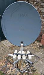 Triax schotelantenne met 4 LNB's en standaard, Audio, Tv en Foto, Schotelantennes, Ophalen, Gebruikt, (Schotel)antenne, Overige merken