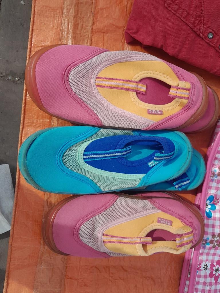 Kinder waterschoenen - blauw en roze, Kinderen en Baby's, Kinderkleding | Schoenen en Sokken, Ophalen of Verzenden, Gebruikt, Jongen of Meisje
