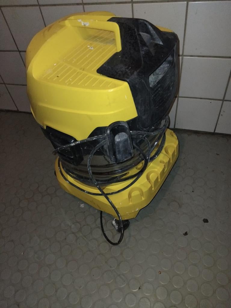 Karcher wd 4, Doe-het-zelf en Verbouw, Ophalen of Verzenden, Gebruikt, Waterstofzuiger